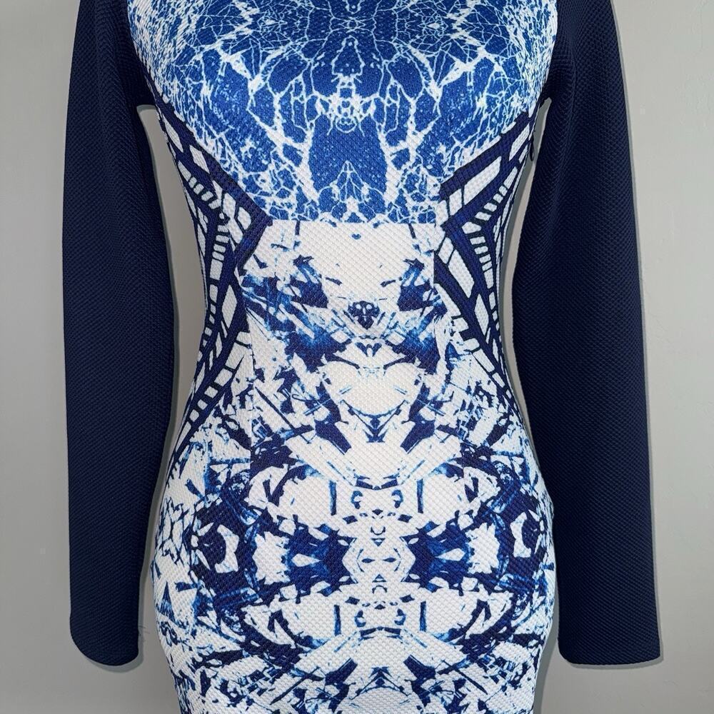 Peppermayo Woman’s Long sleeve Dress Sz 6 Blue White Abstract Asymmetrical Hem - Picture 6 of 10